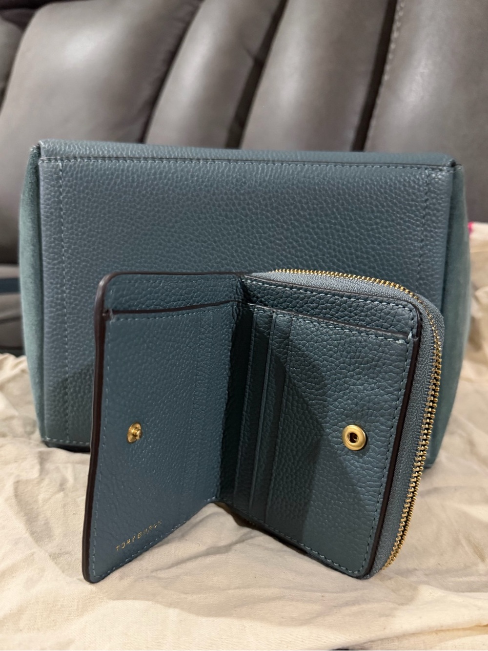 Tory Burch "Arctic Blue" McGraw Dragonfly Drawstring Satchel & Wallet Set - Picture 3 of 9
